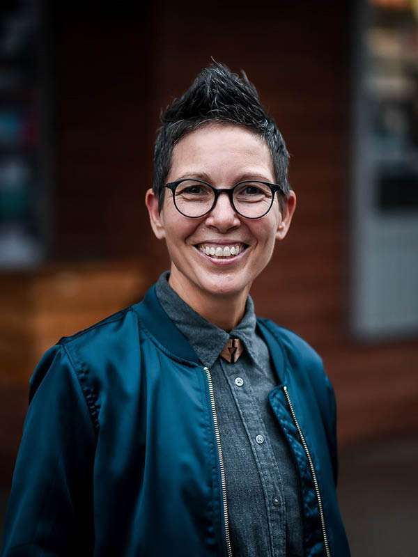 Headshot - Elvira Kurt