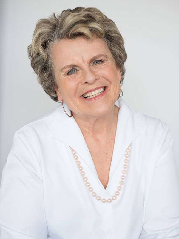 Headshot - Deb Kimmett