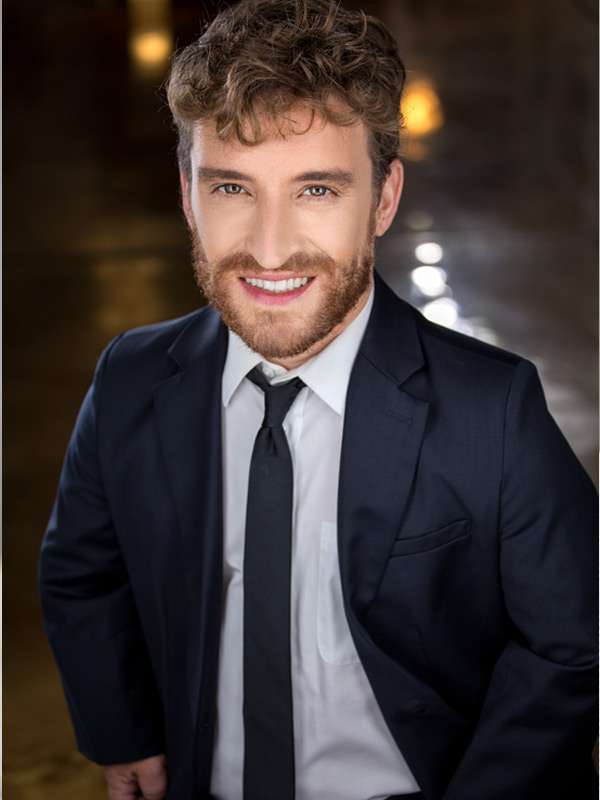 Headshot - Nic Novicki