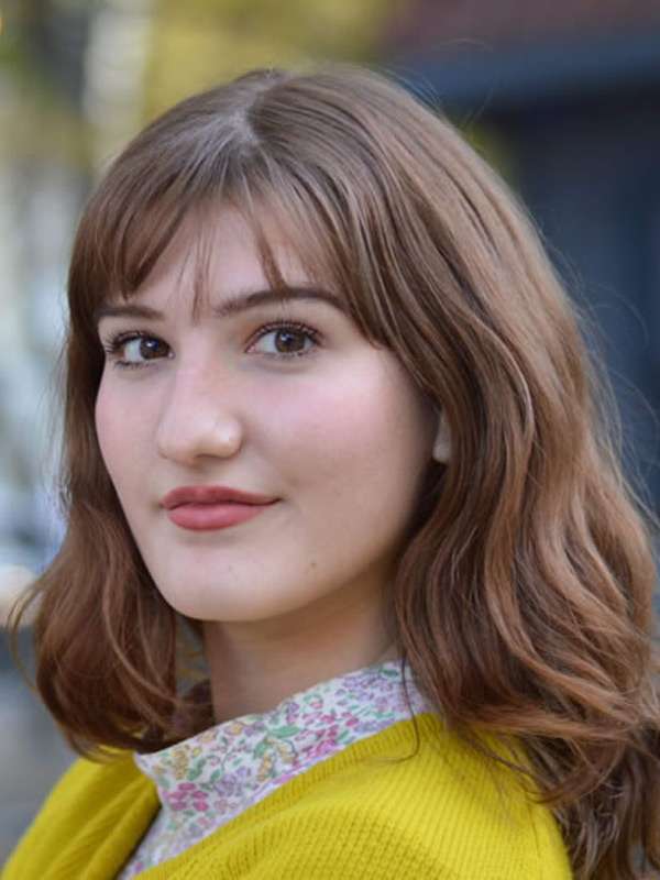 Headshot - Riva Billows