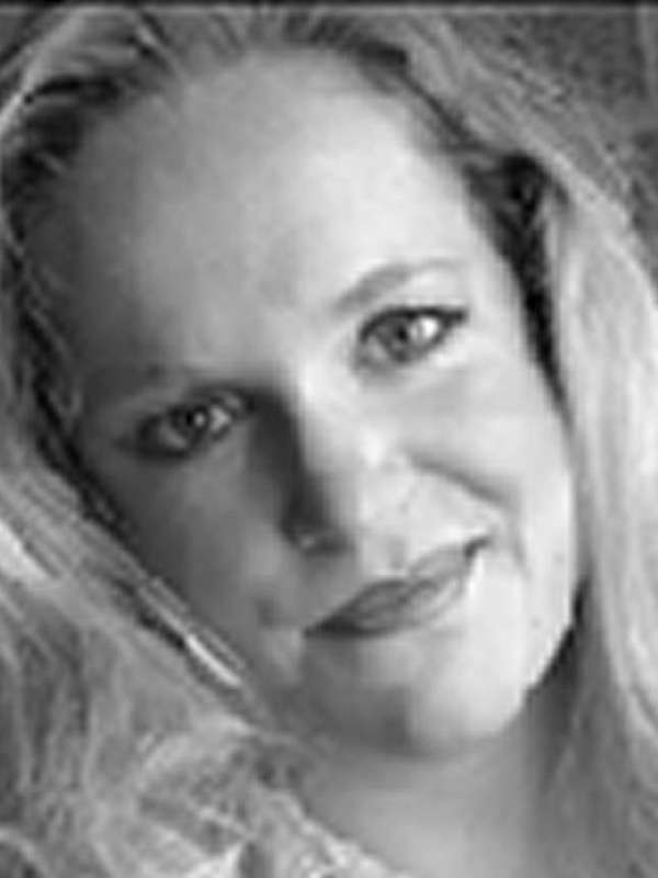 Headshot - Carrie Gaetz